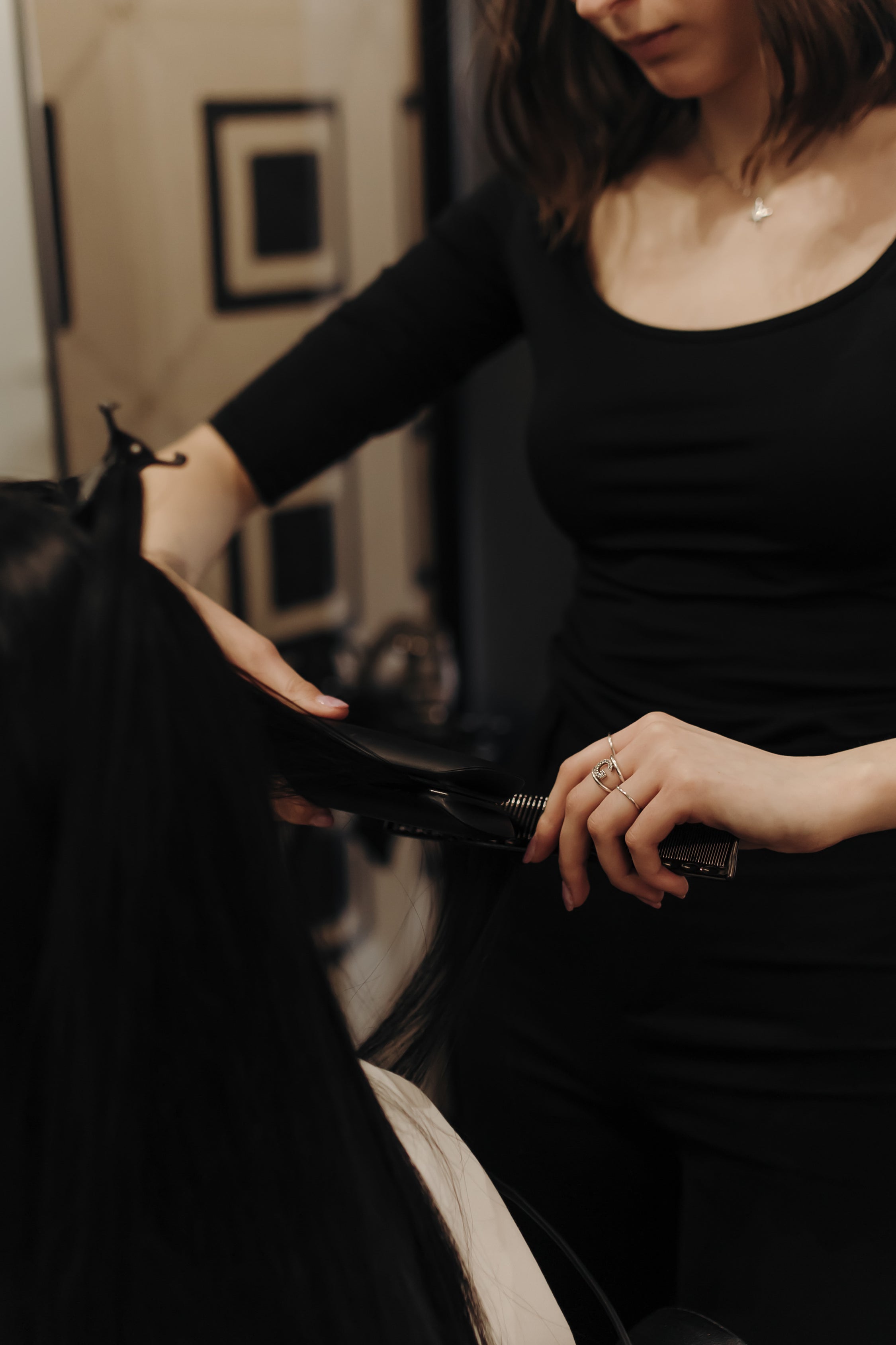 Cura dei capelli da parte dei parrucchieri di Cairoli Studio